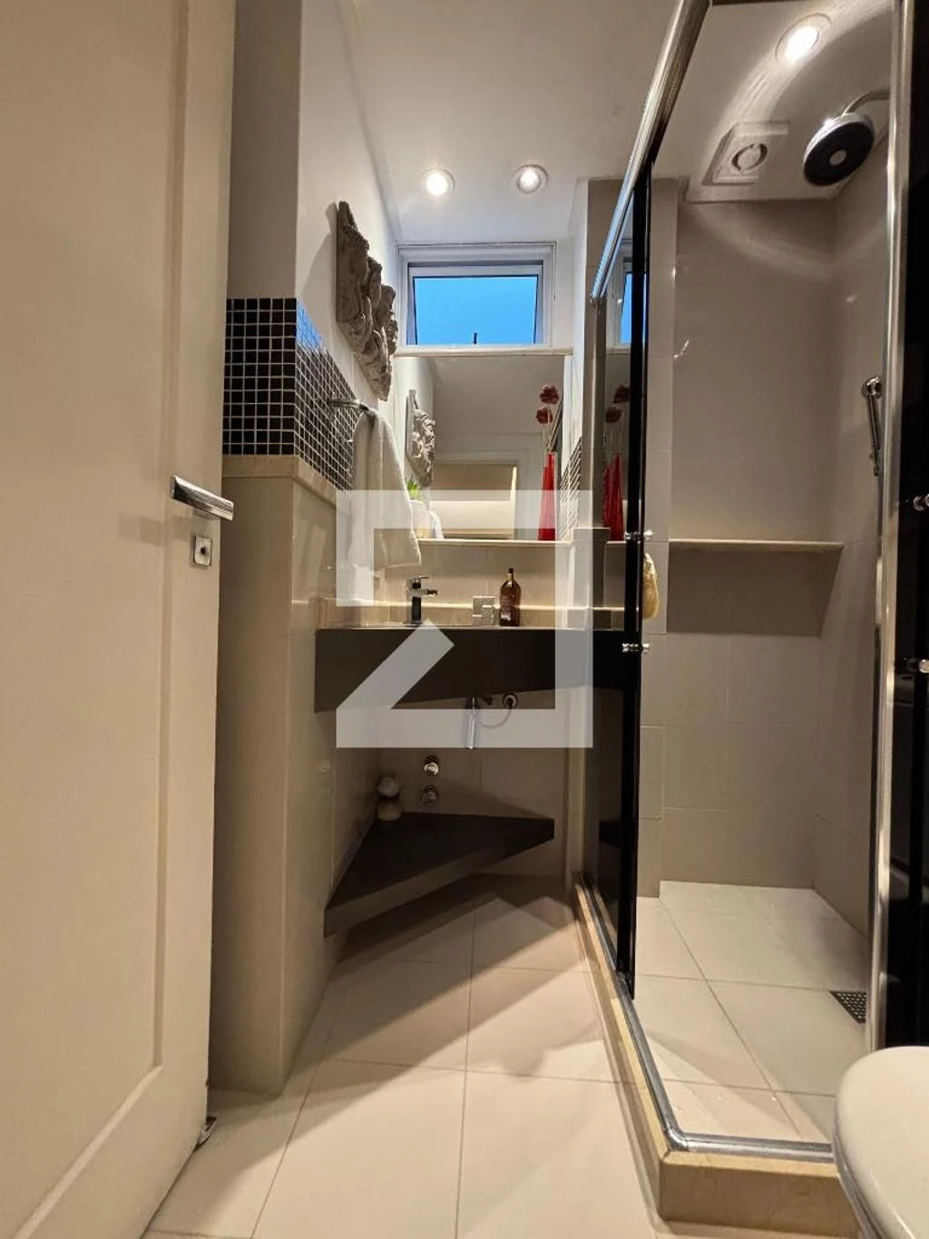 Furnished 1-bedroom apartment with 2 bathrooms — photo 33