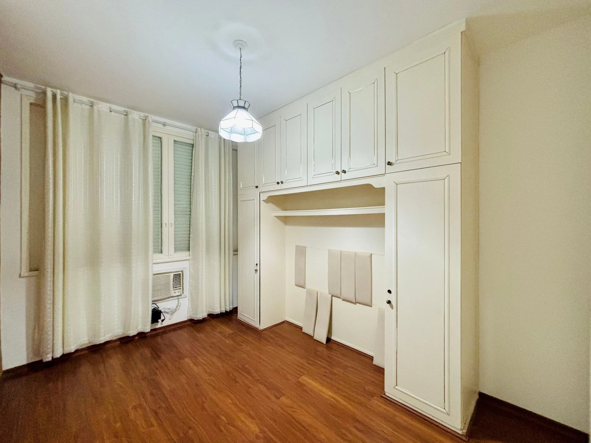 Wood or laminate floors in a 3-bedroom apartment, 110 m² — photo 12