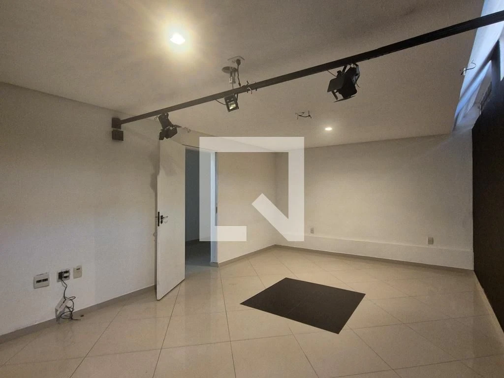 Casa de 4 dormitorios con balcón y 3 plazas de parking — photo 48