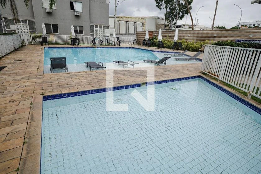 2-bedroom apartment with laundry area and balcony — photo 14