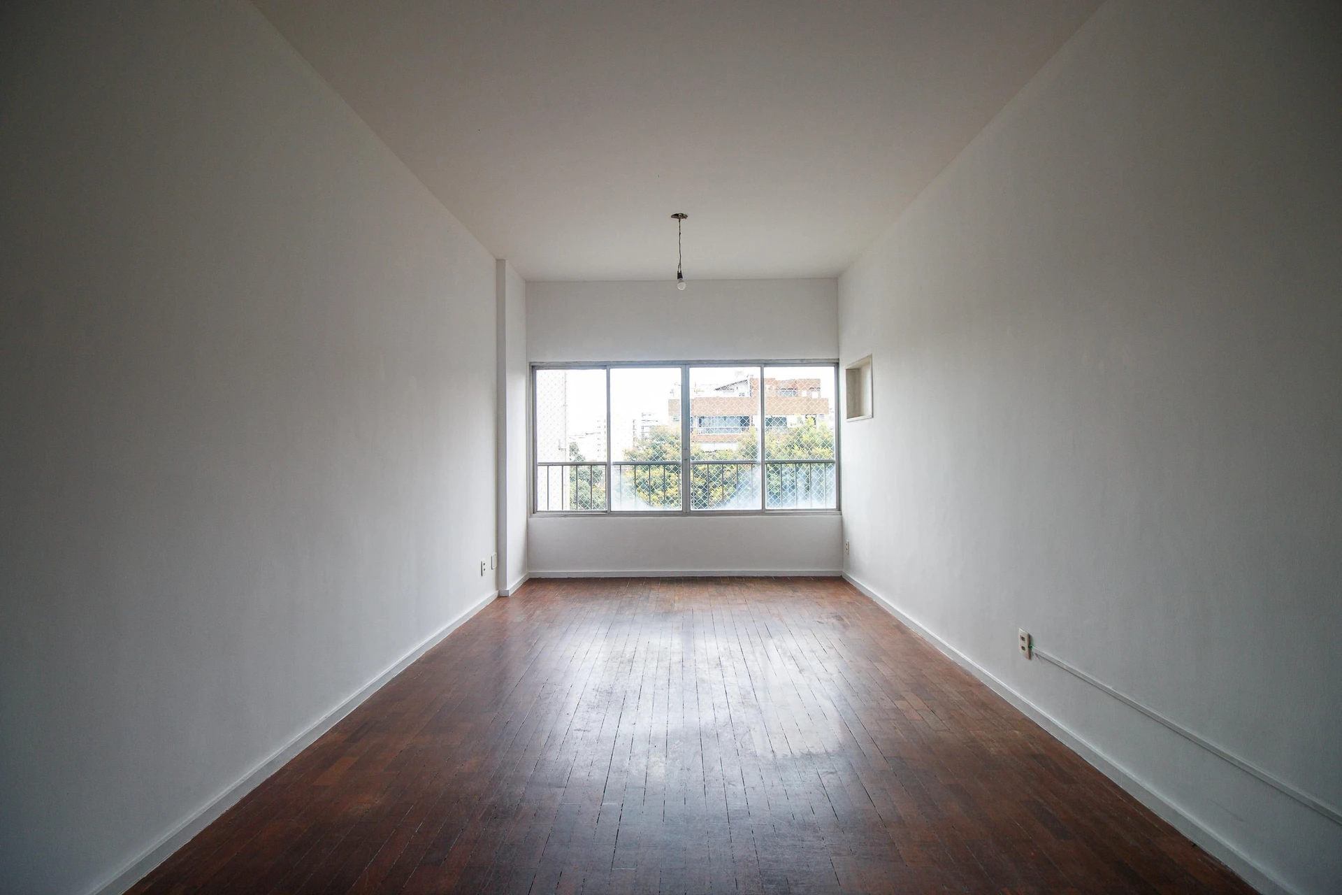 Unfurnished 2-bedroom apartment with 3 bathrooms — photo 7