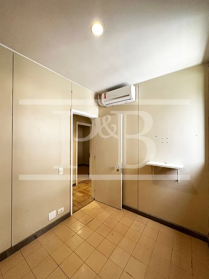 Квартира з 4 спальнями та балконом 410 м² — photo 39