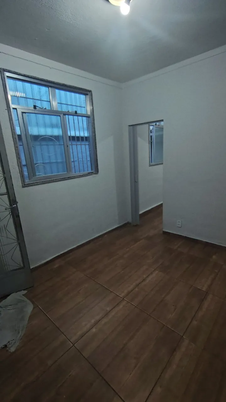 Casa sem mobília com 1 quarto e 1 banheiro