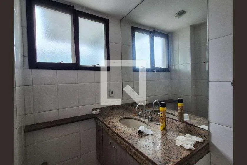 3-bedroom apartment, 1 with its own bathroom, 152 m² — photo 26