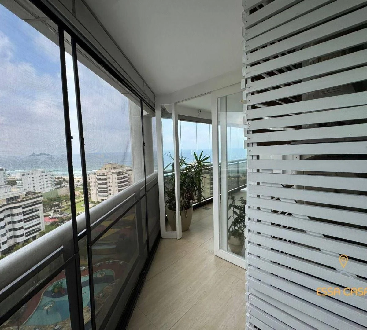 4-bedroom apartment with a water view in Rio de Janeiro — photo 10