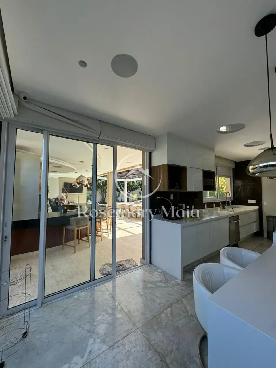 Furnished 1700 m² house with 5 bedrooms and open-plan kitchen — photo 16