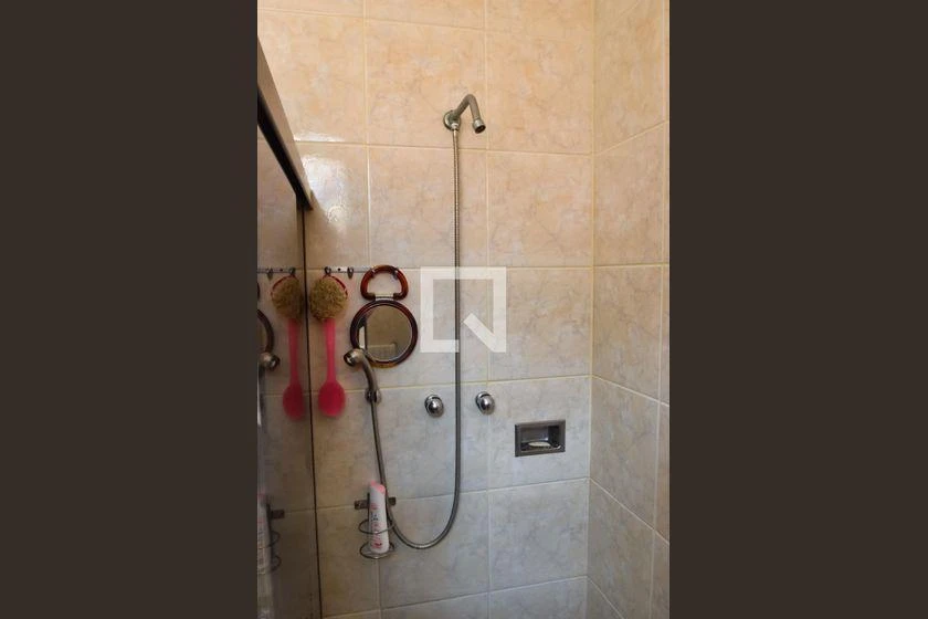 Rental house with 6 bedrooms and 260 m² total area — photo 21