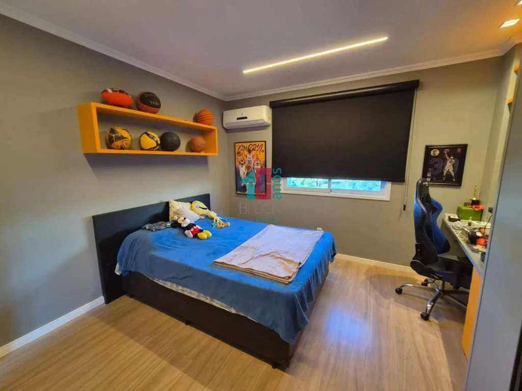 Furnished apartment, 470 m², with floor-to-ceiling windows — photo 21