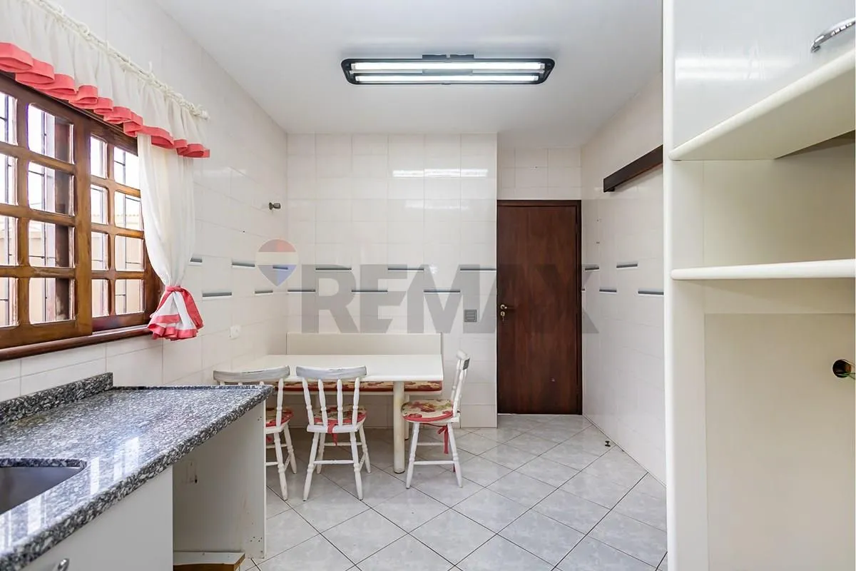 Casa de 303 m² com 4 quartos e churrasqueira privativa — photo 10