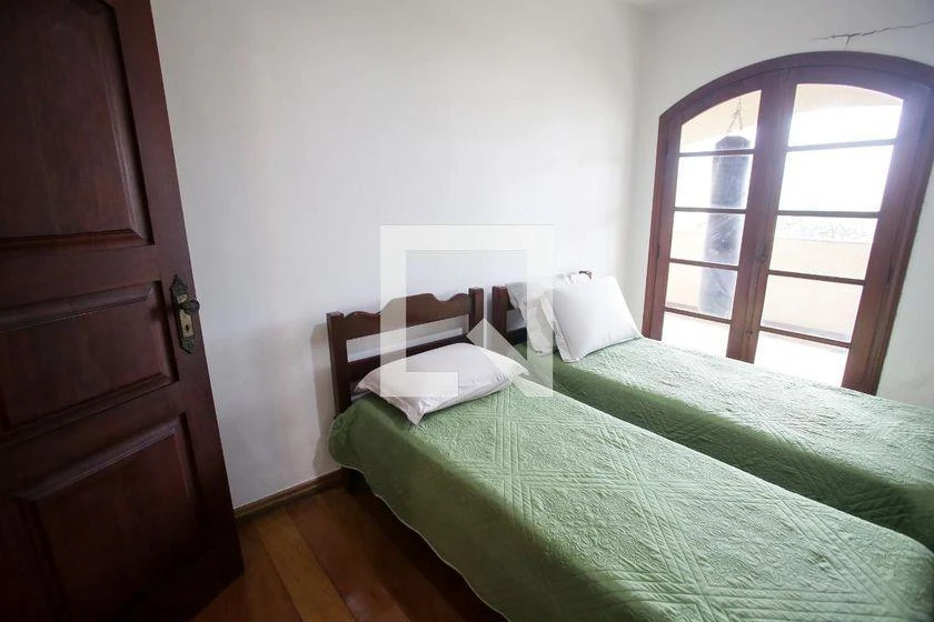 Furnished 400 m² house with 4 bedrooms and 4 bathrooms — photo 18