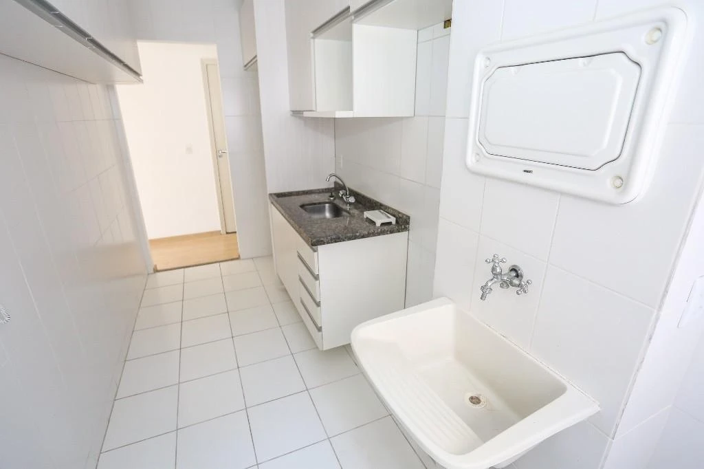 Wood or laminate floors in a 3-bedroom apartment, 62 m² — photo 17