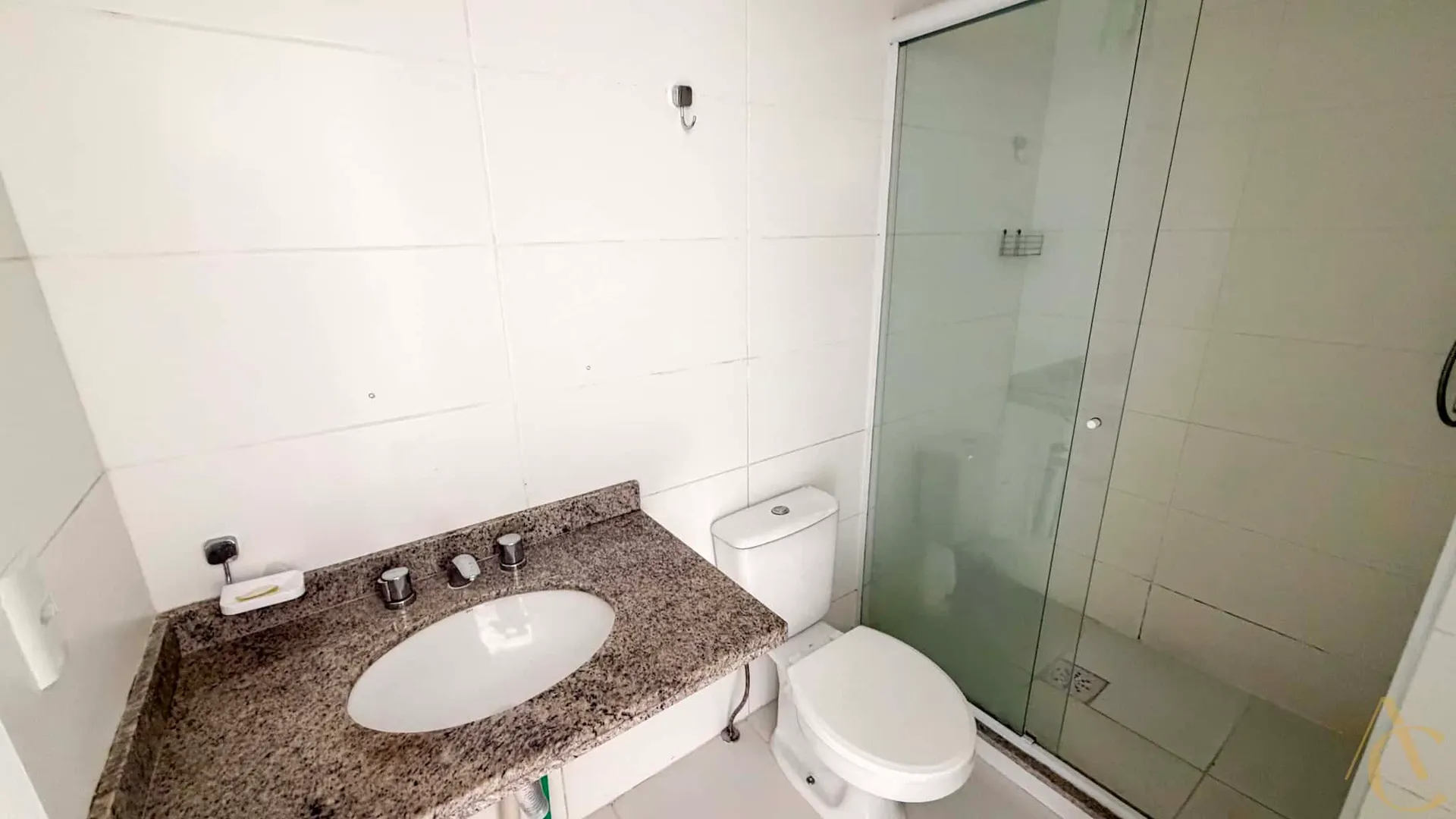 Balcony with a grill in a 3-bedroom apartment, 97 m² — photo 35