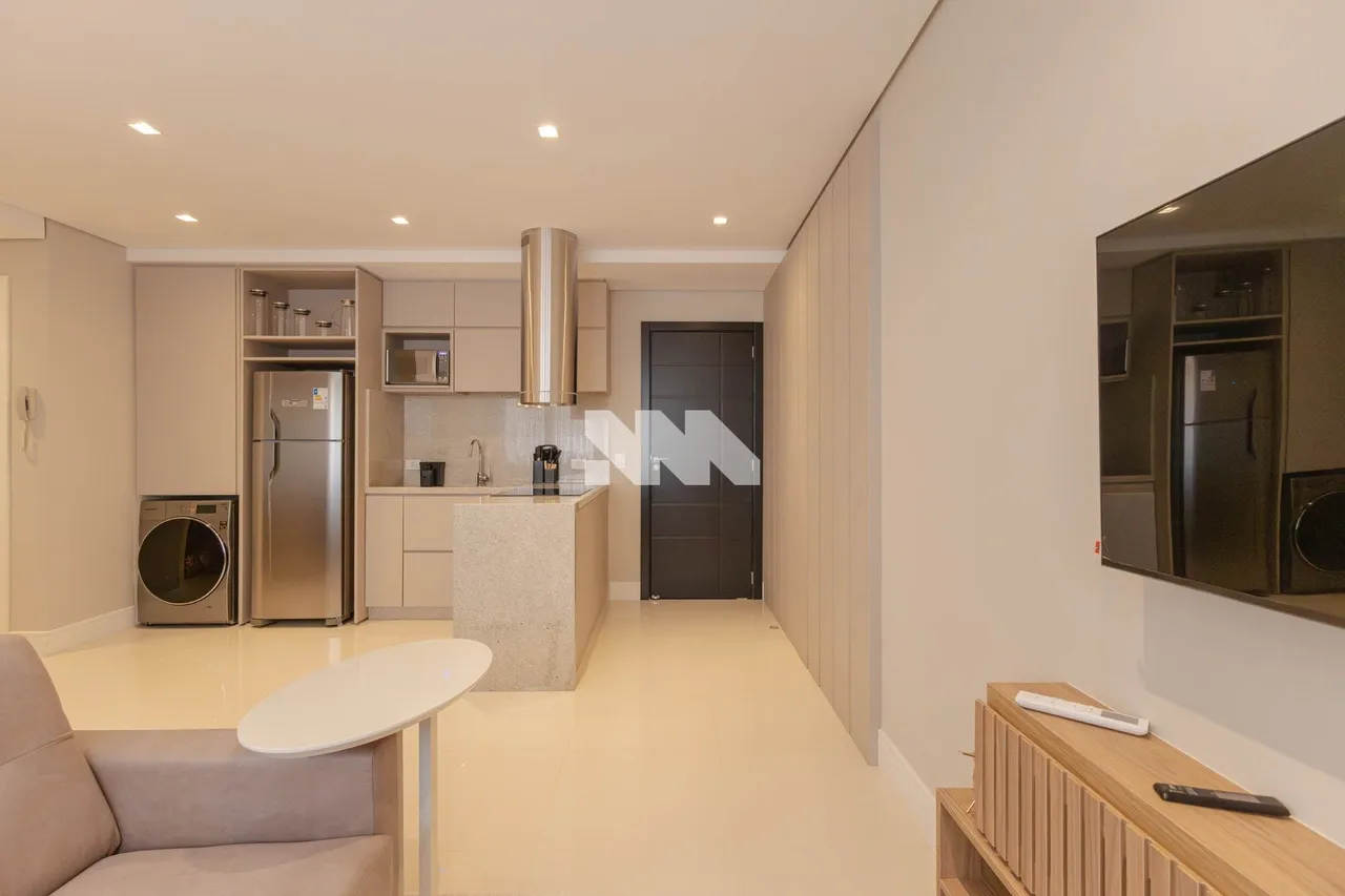 Furnished 1-bedroom apartment with open-plan kitchen — photo 5