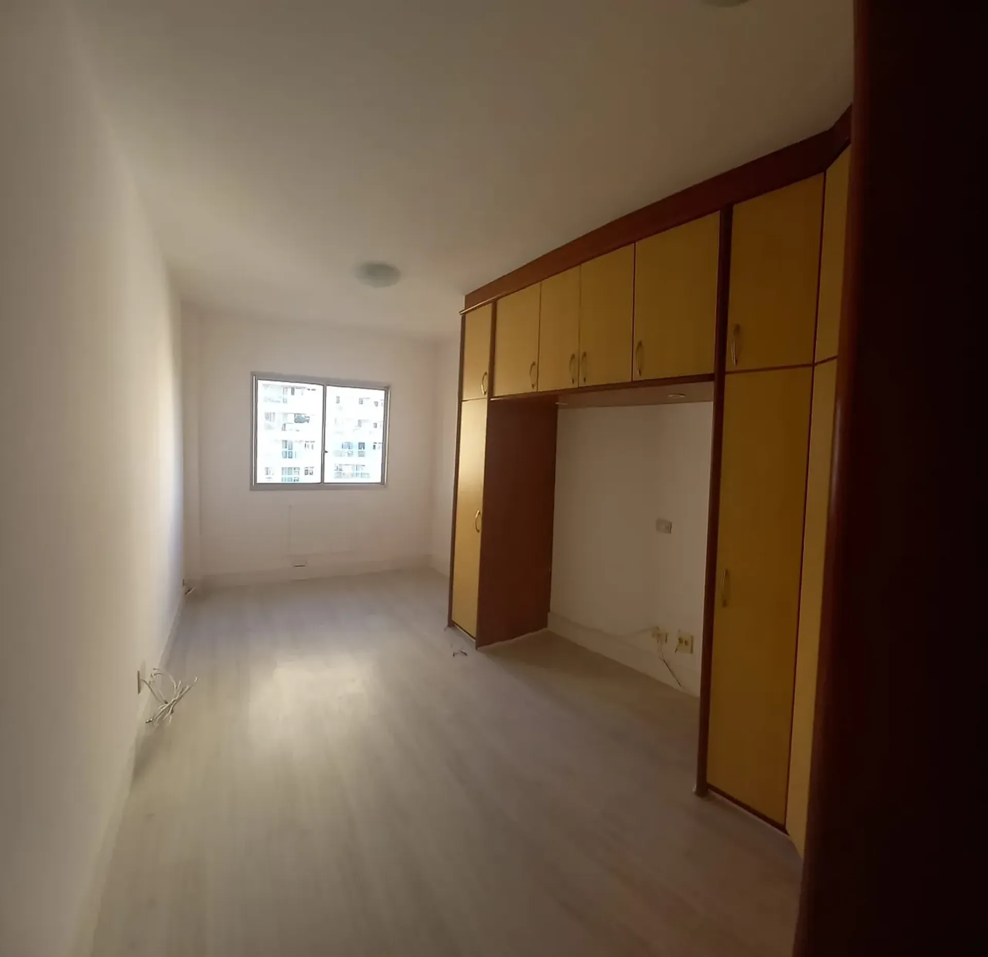 Apartment on the 10th floor with a grill on the balcony — photo 17