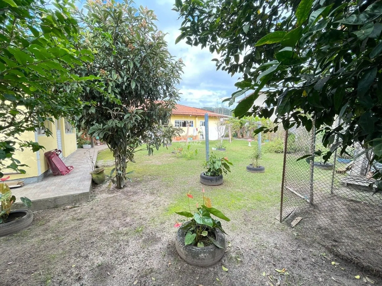 House with 5 bedrooms, 3 bathrooms and a private garden — photo 24