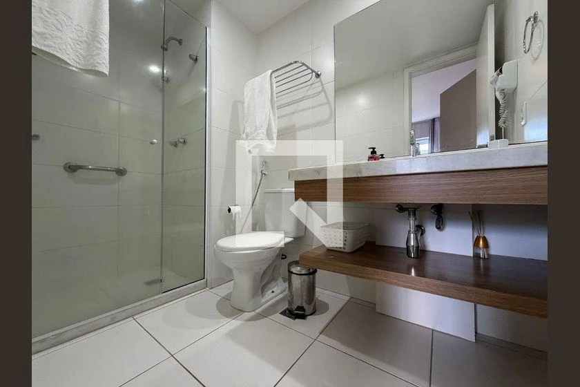Furnished 2-bedroom apartment with an en-suite pair — photo 22