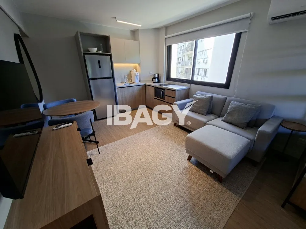 Studio with a glassed-in balcony and open-plan kitchen — photo 58