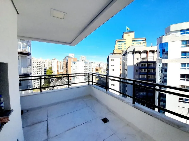 Дуплекс-пентхаус з 3 спальнями та 303 м²