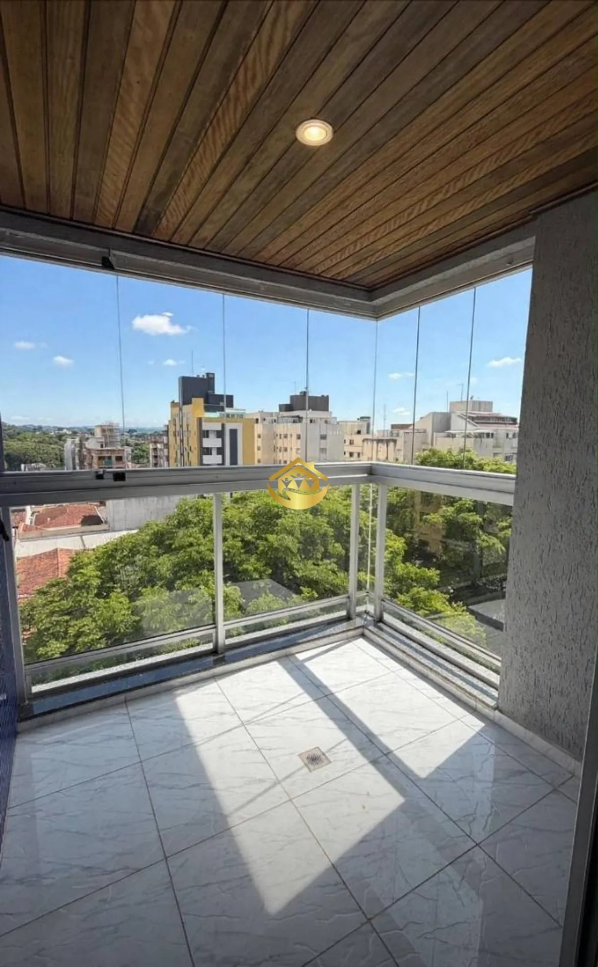 86 m² apartment with a bathtub and a grill on the balcony