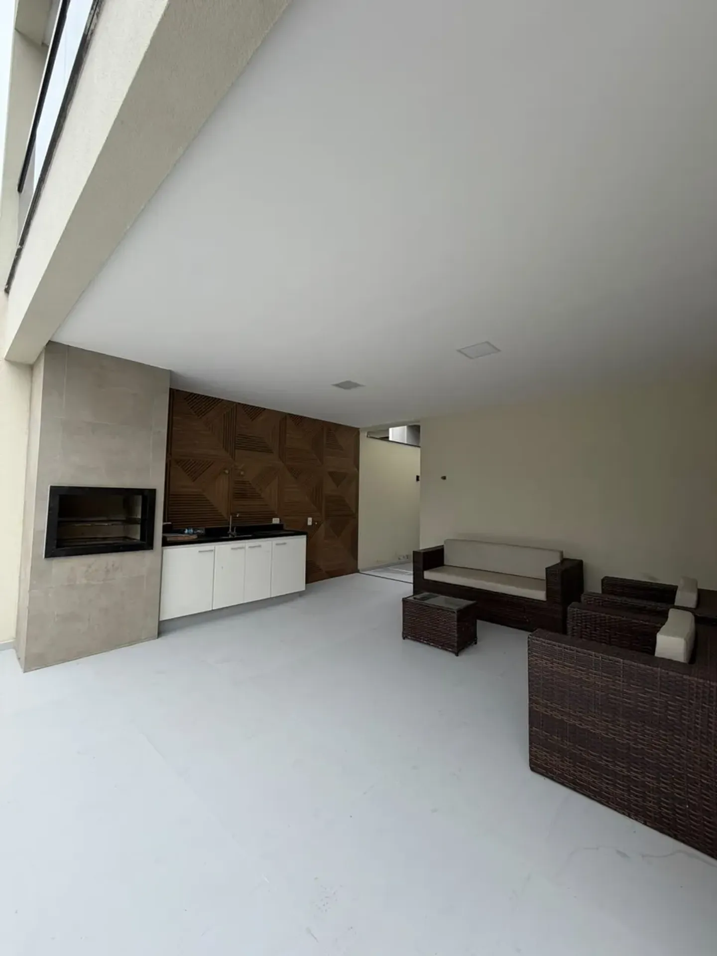 House, 370 m², with floor-to-ceiling windows — photo 19
