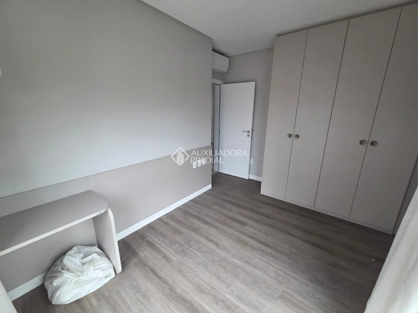 One-bedroom apartment with a home office — photo 36