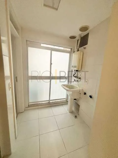 Apartment with 4 bedrooms, 5 bathrooms and a balcony — photo 25