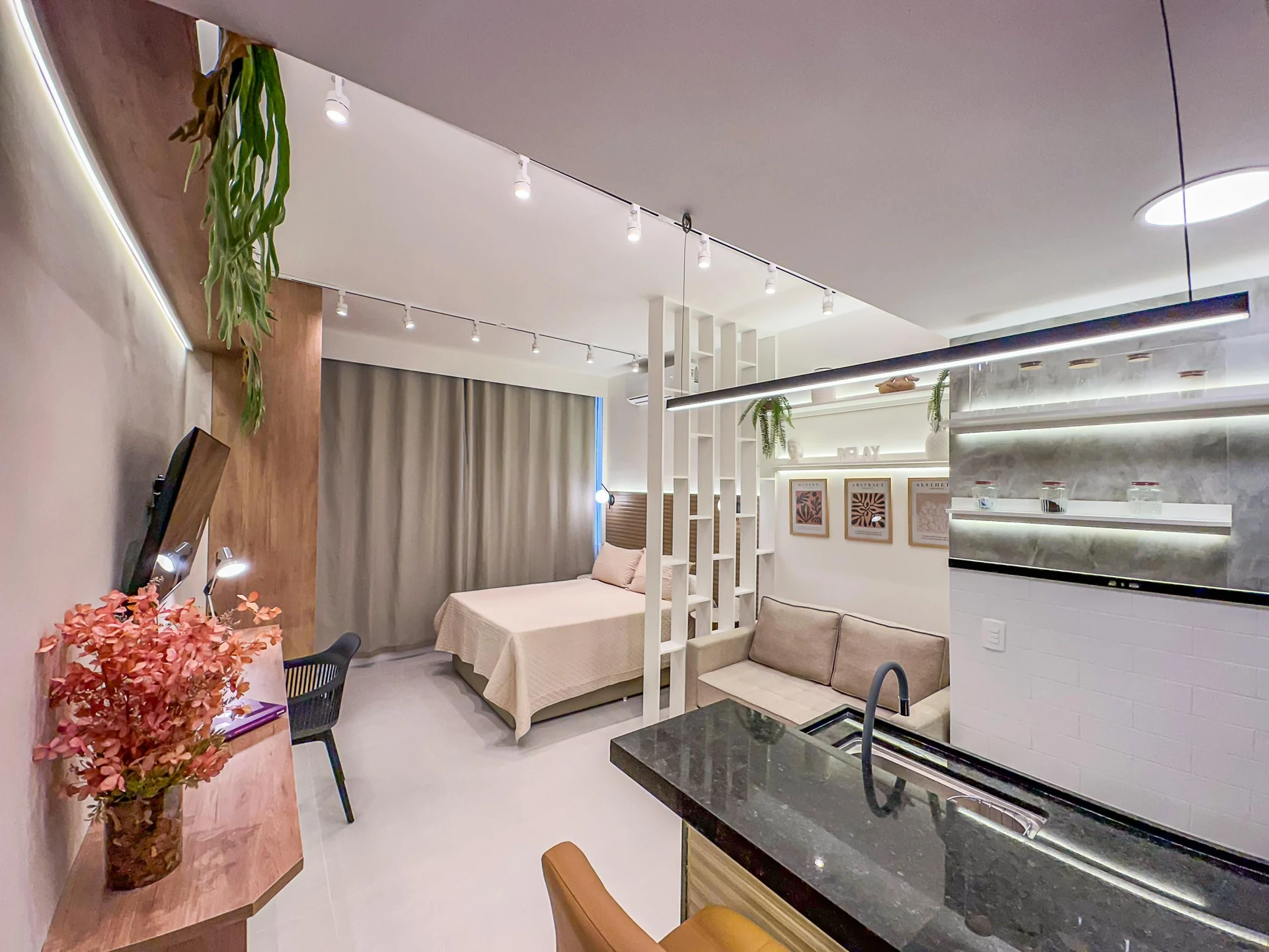 Furnished 1-bedroom apartment with an open-plan kitchen — photo 9