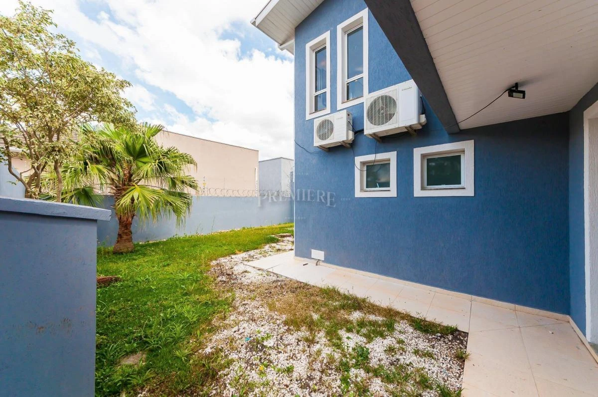 4-bedroom house with 4 parking spaces and open-plan kitchen — photo 40
