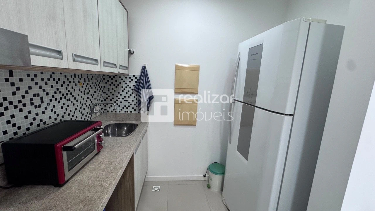 One-bedroom apartment with a mountain view — photo 11