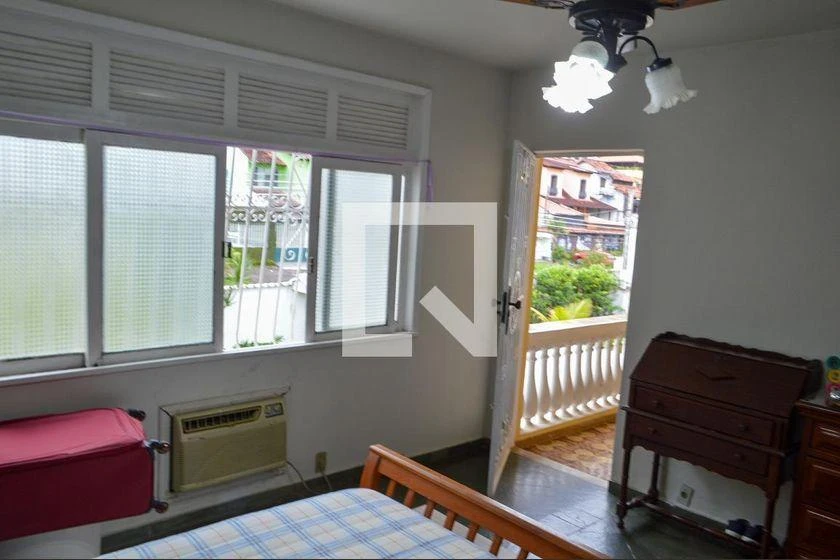 House with 5 bedrooms, balcony and 650 m² — photo 4