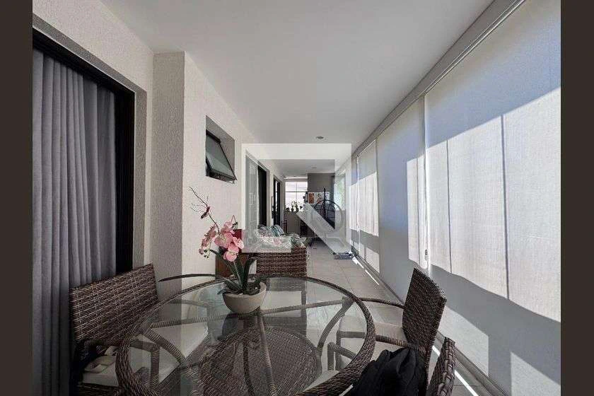 230 m² apartment with 4 bedrooms and 3 suites — photo 19