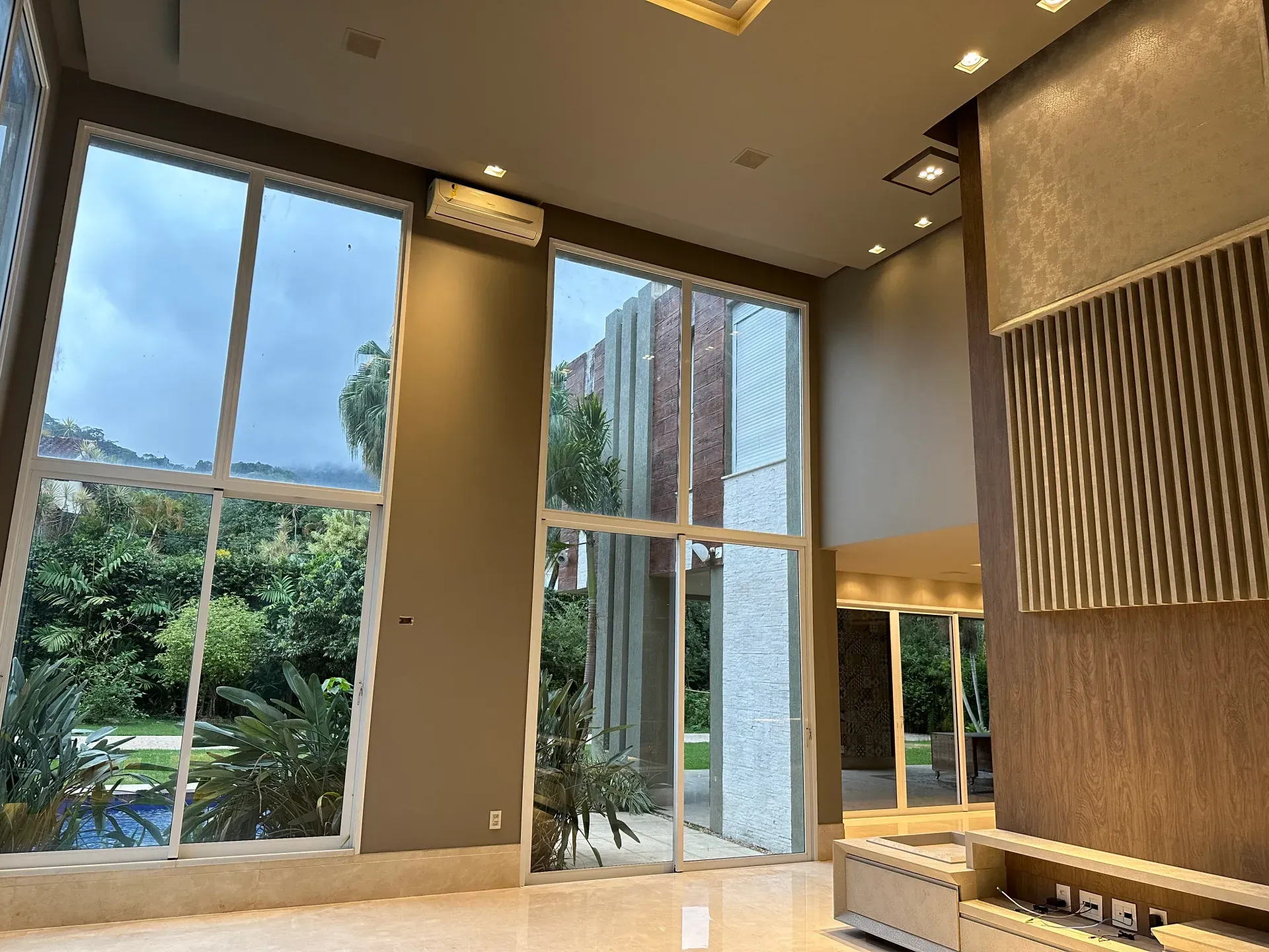 Condominium house with 4 bedrooms and 5 bathrooms — photo 19