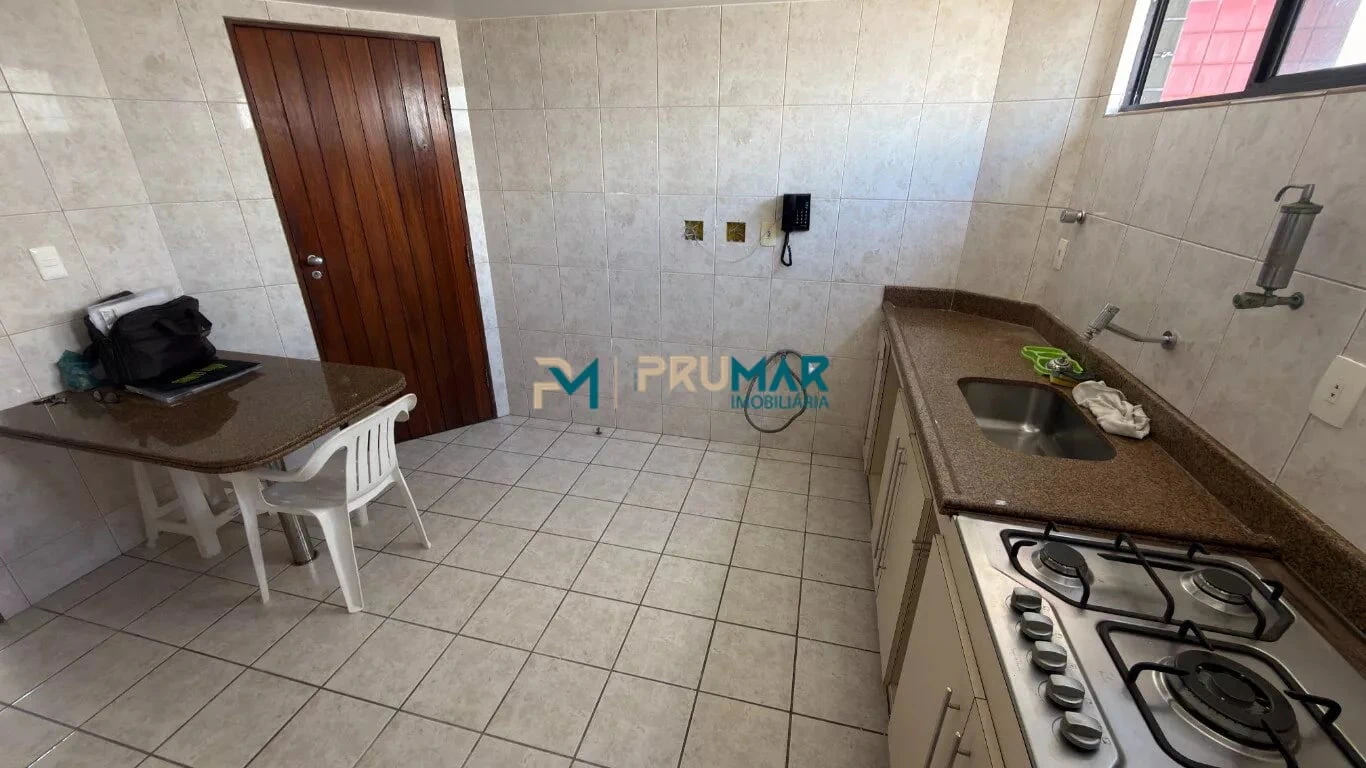 Balcony with a grill in a 4-bedroom apartment, 222 m² — photo 11