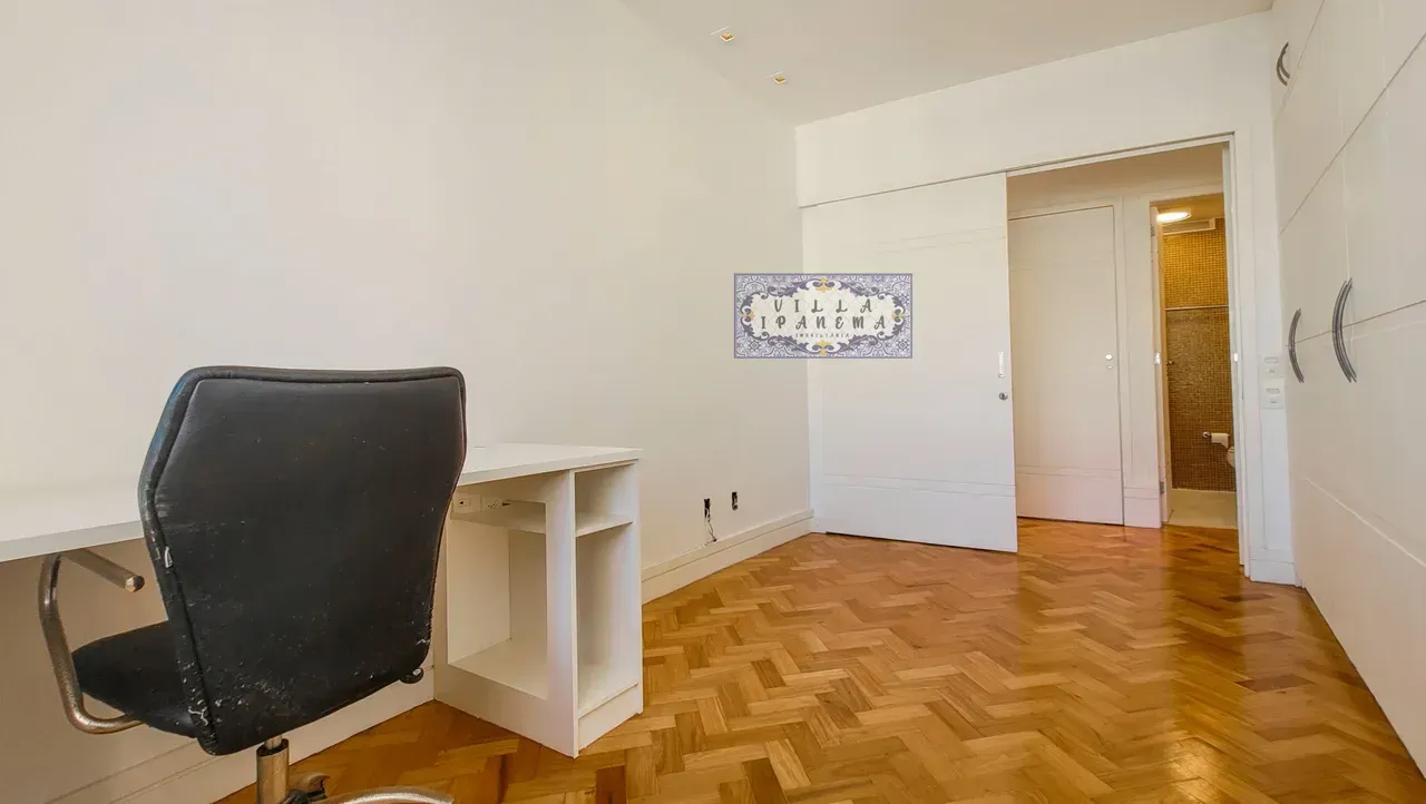3-bedroom apartment with floor-to-ceiling windows — photo 10