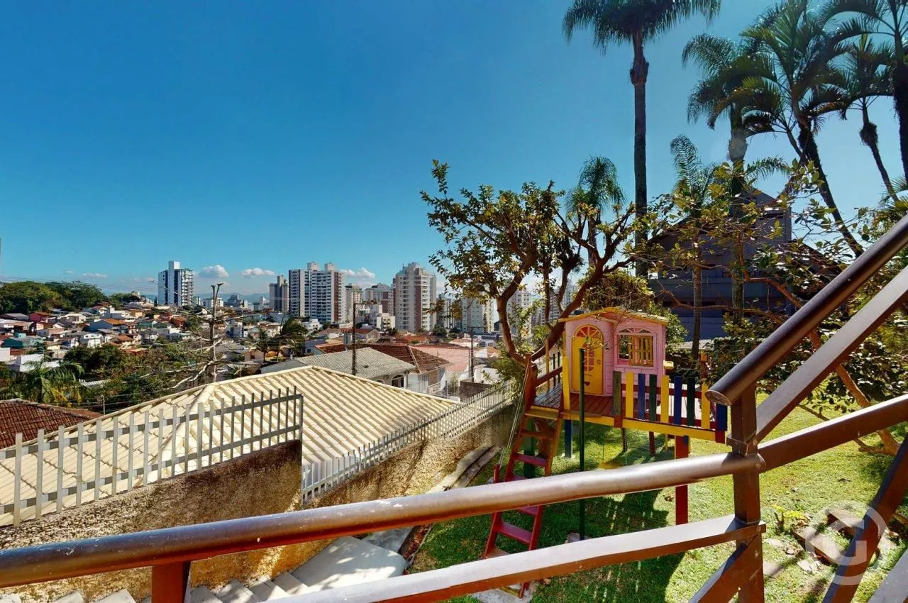 Casa mobiliada com 3 dormitórios e 3 banheiros