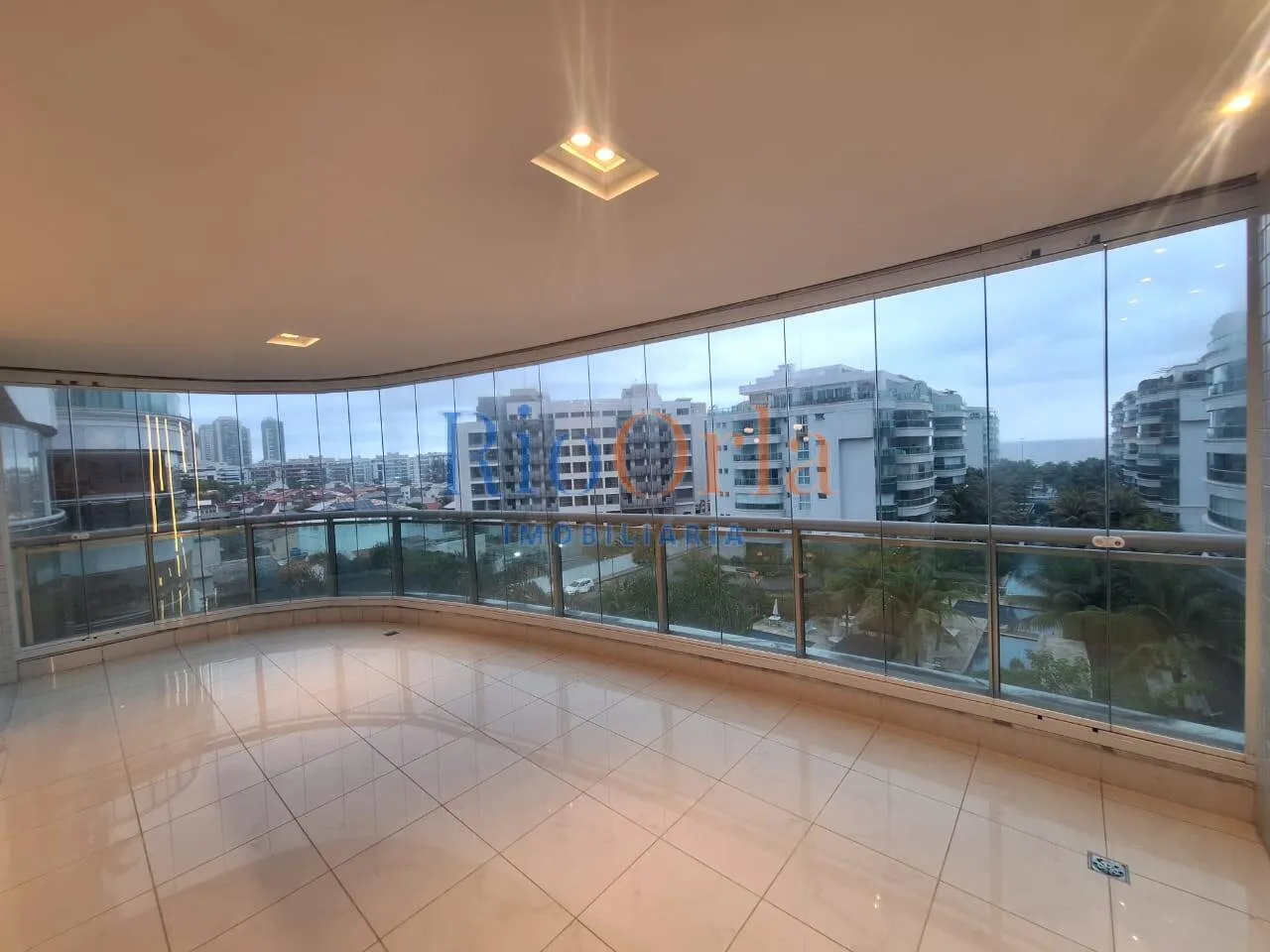 Furnished apartment with 4 bedrooms and 5 bathrooms — photo 4