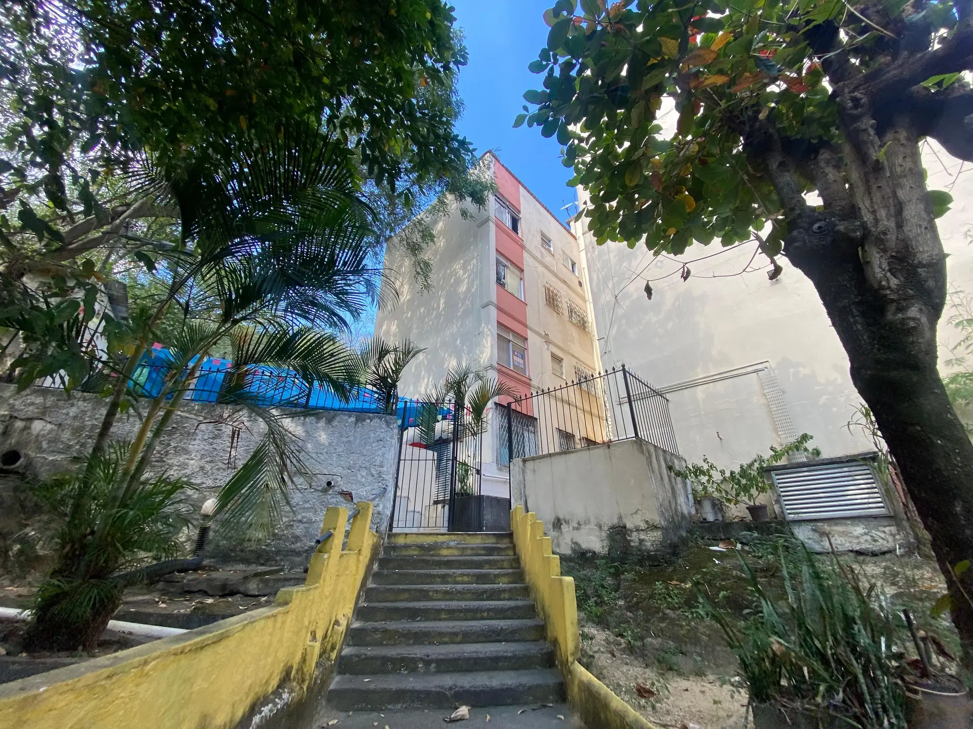 Furnished apartment with 2 bedrooms, 1 bath and 1 parking — photo 32