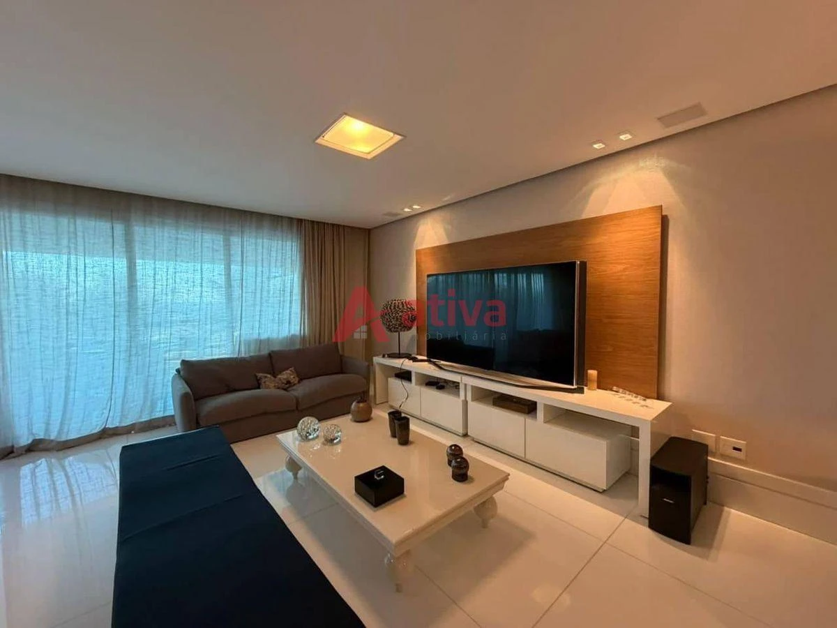 4-bedroom apartment with a glass-enclosed balcony — photo 5