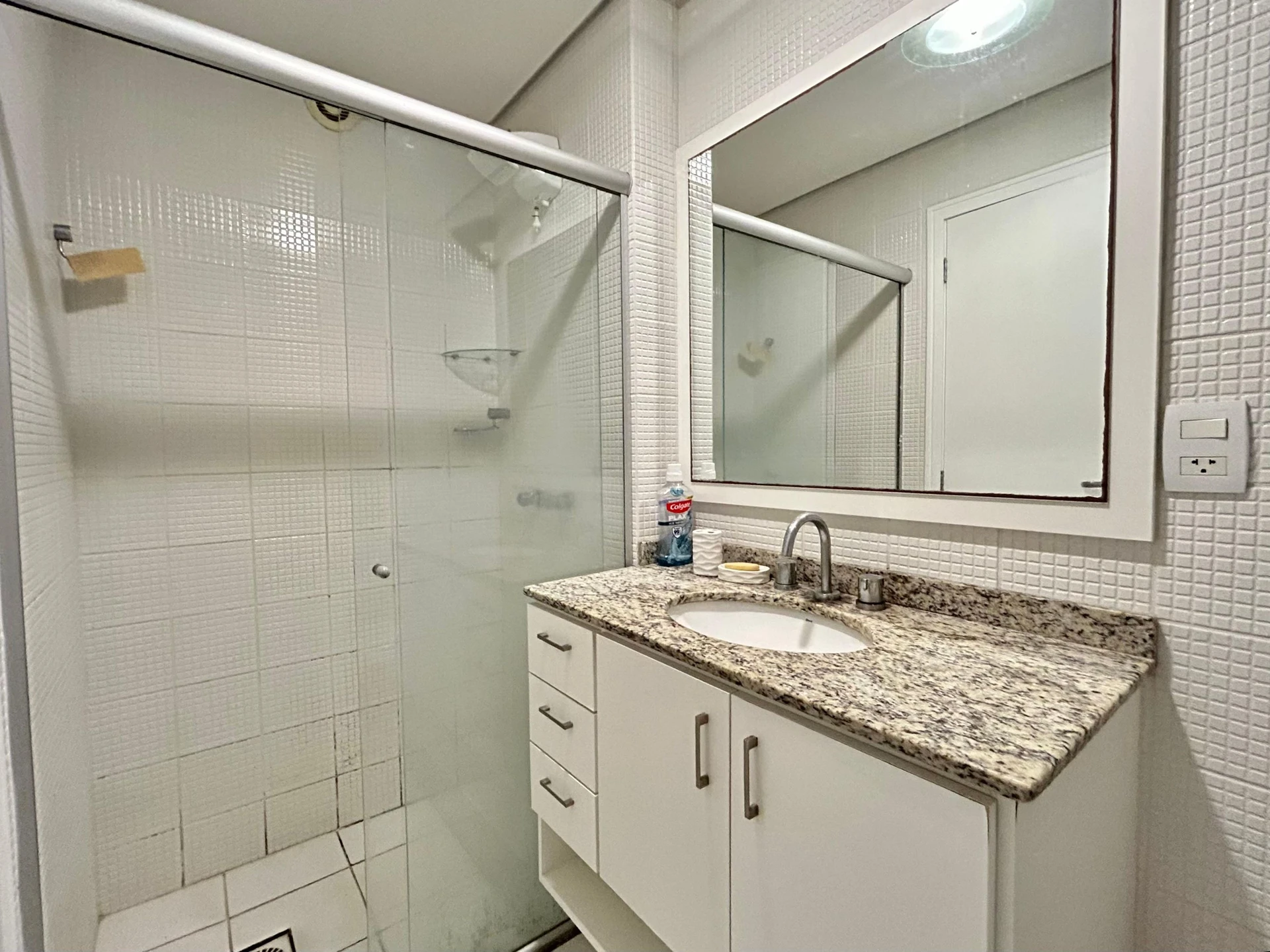 2-bedroom apartment in a building with a gym — photo 5