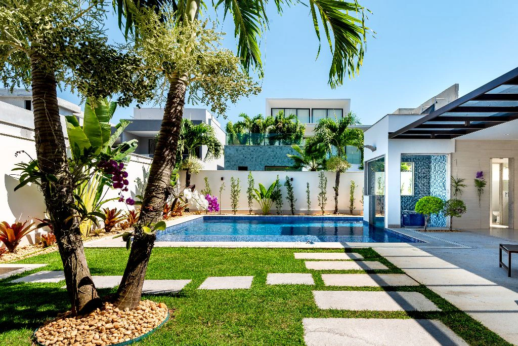 680 m² house with 4 en-suite bedrooms and 7 bathrooms — photo 19