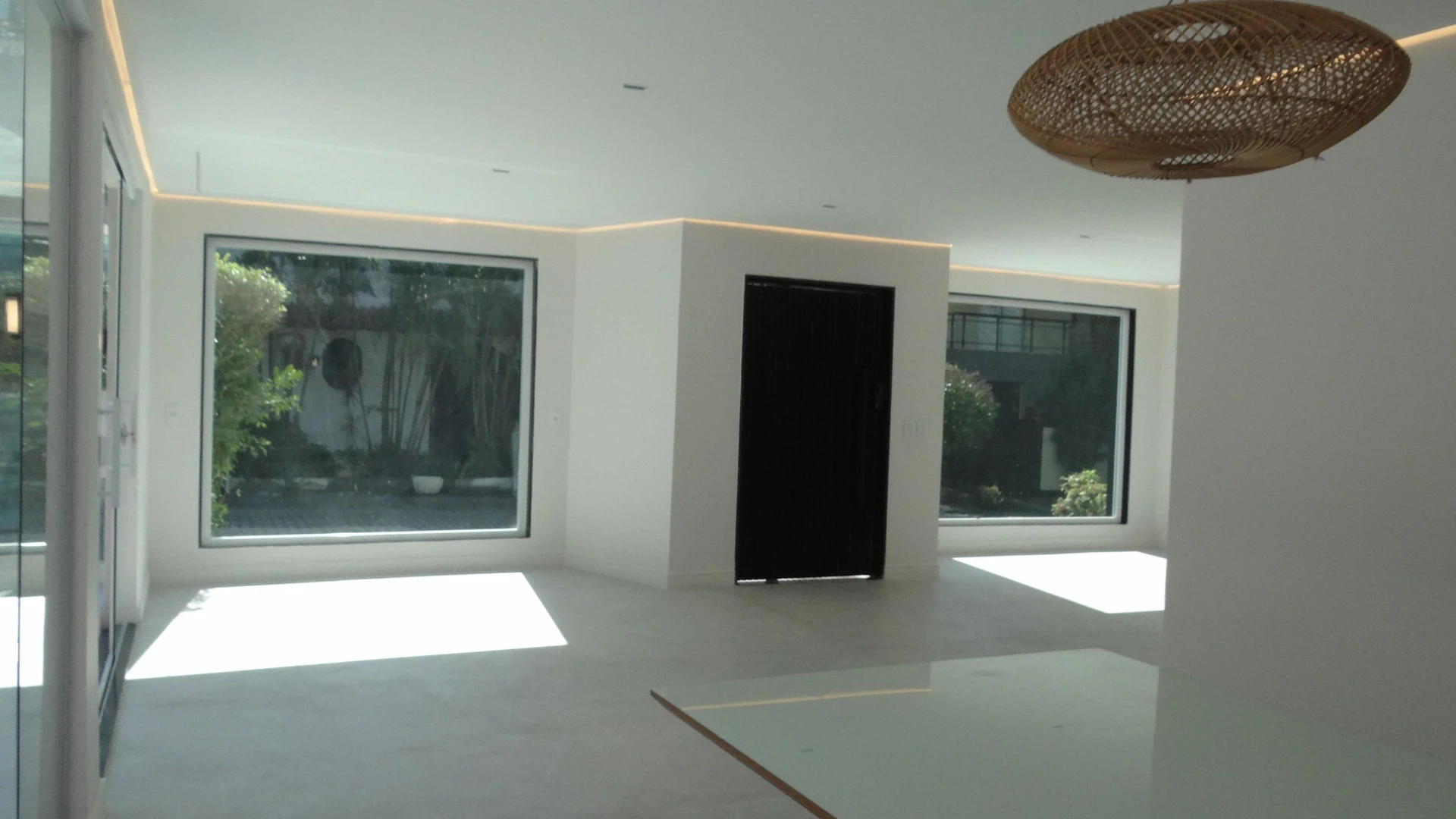 Casa de 384 m² com janelas do piso ao teto e varanda gourmet — photo 83
