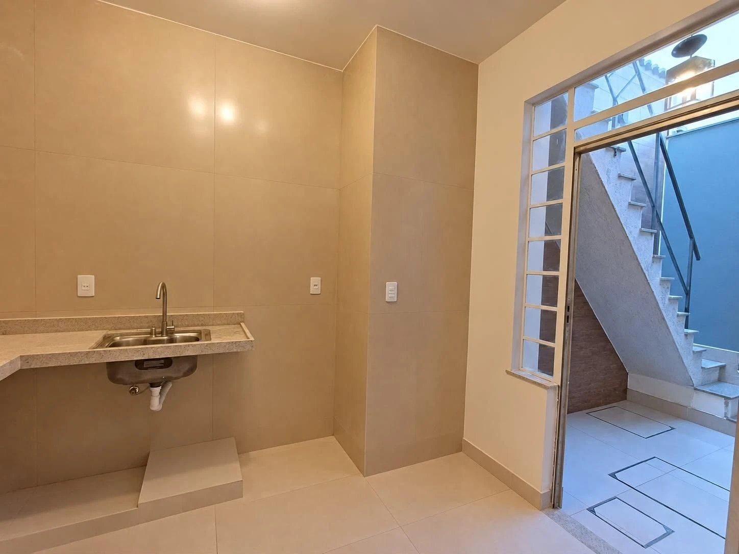 Casa de 2 quartos com varanda gourmet, Cascadura