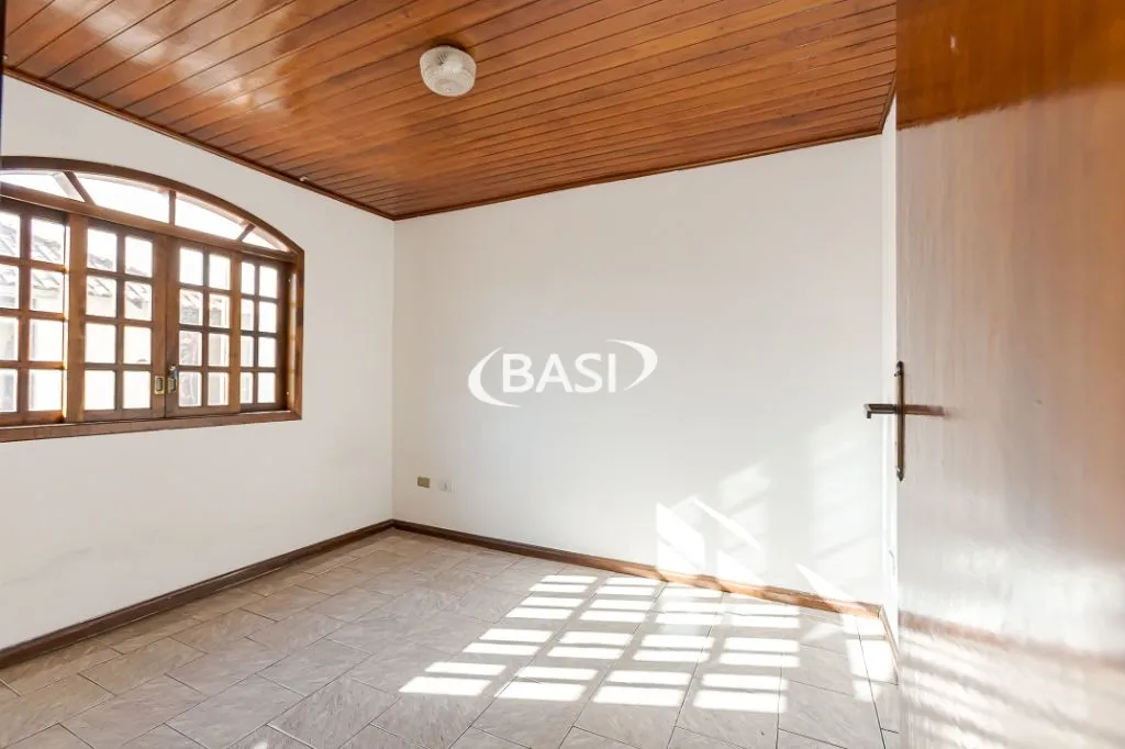 Unfurnished house with 4 bedrooms and 3 bathrooms — photo 49