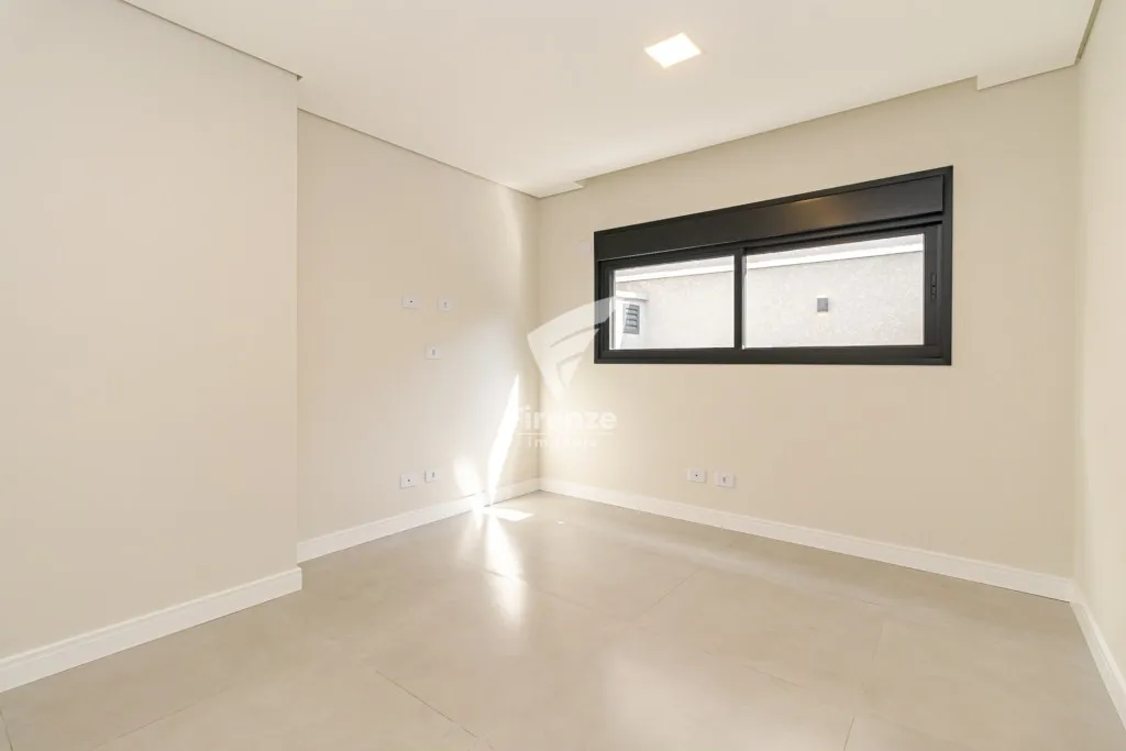 Furnished house with 4 bedrooms and 320 m² — photo 76