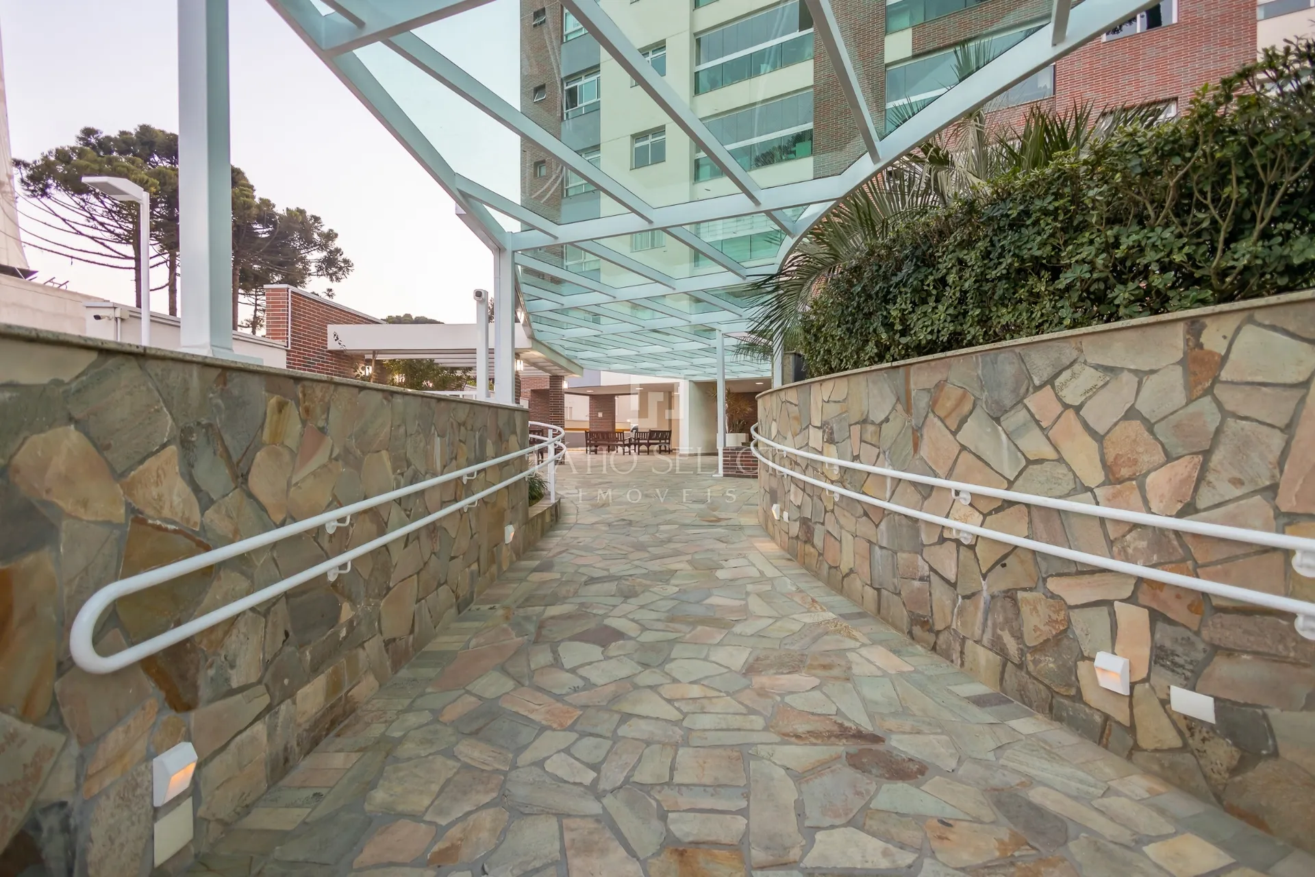 Apartment on the 8th floor with a glass-enclosed balcony — photo 51