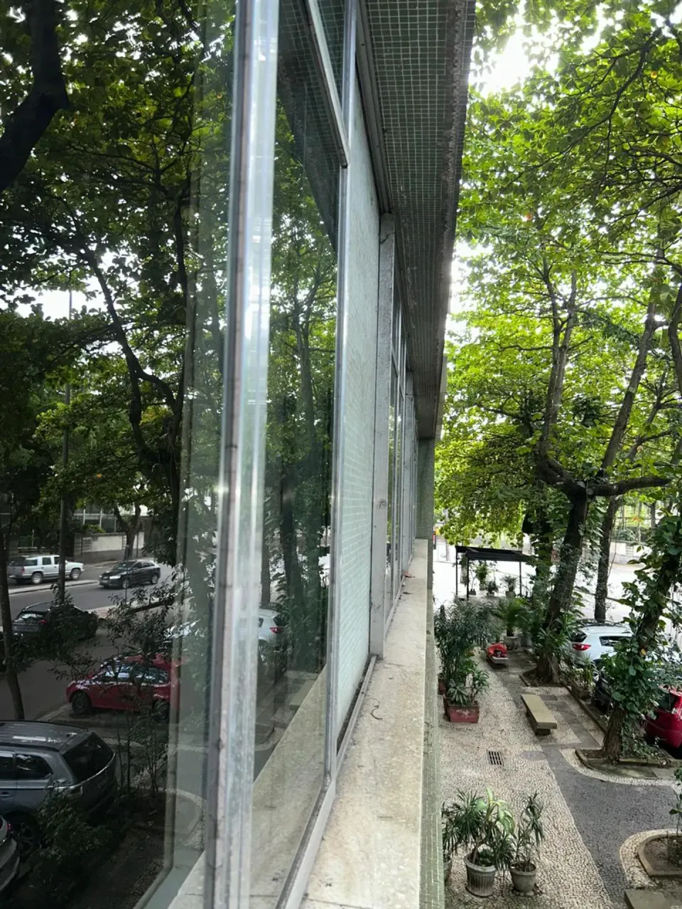 Unfurnished apartment with 3 bedrooms and 2 bathrooms