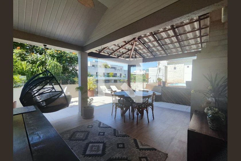 Rental apartment with 4 bedrooms, 360 m² and a balcony — photo 5