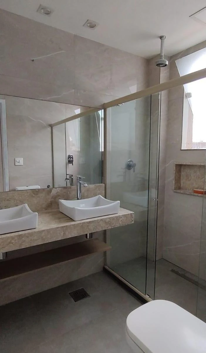 1-bedroom apartment with a closed kitchen and cabinetry — photo 11