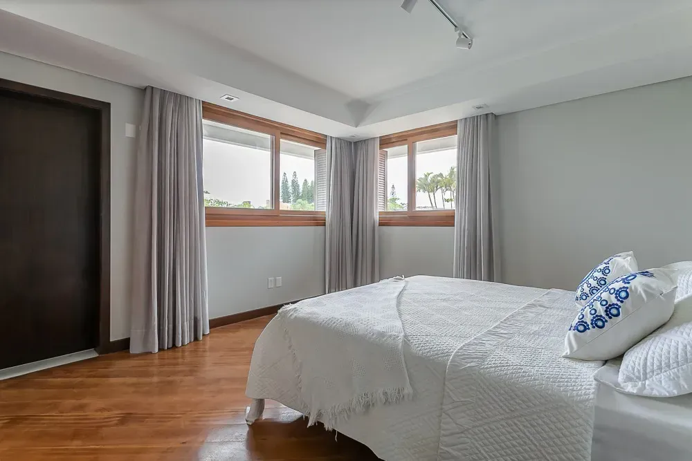 Furnished house with 7 bedrooms and 700 m² — photo 16