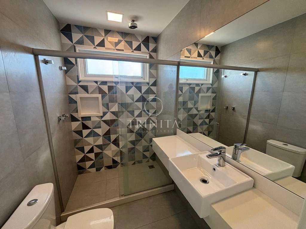 Casa sem mobília com 4 quartos e cozinha planejada — photo 24